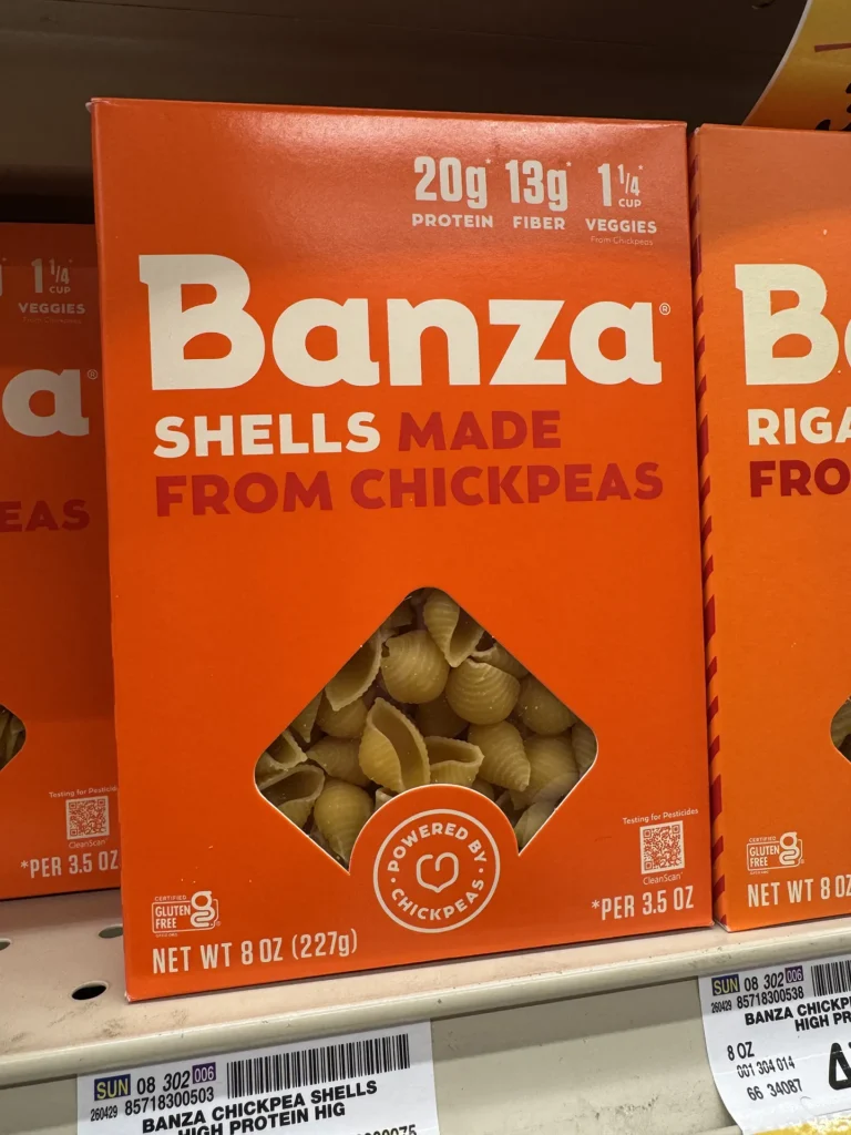 Banza Chickpea Shells and Rigatoni boxes on a grocery store shelf